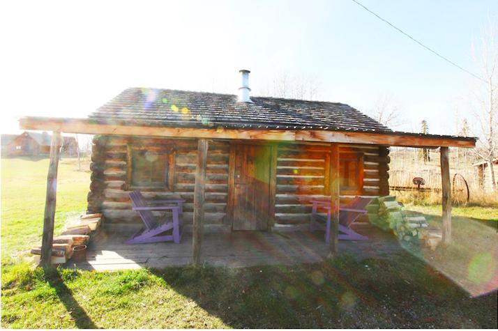 Flying U Ranch Hotel Seventy Mile House Esterno foto